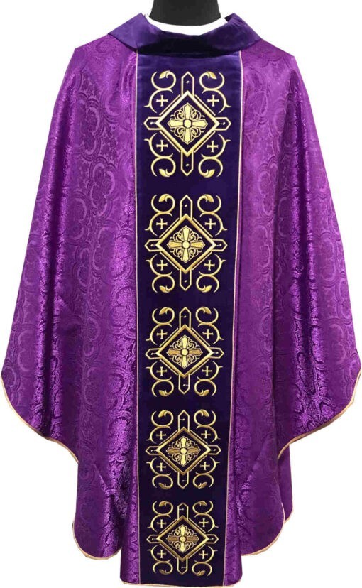 comprar casulla negra bordada para sacerdote morado 1 e1699958967854 artículos religiosos neocatecumenales