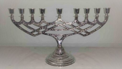 Menorah cincelada a mano Plata