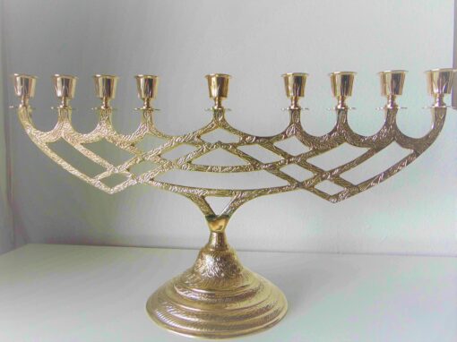 Menorah cincelada a mano Oro